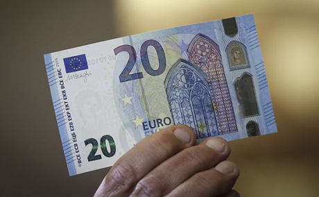 Осінні метаморфози: надійдуть в обіг нові купюри 20 євро (ФОТО)