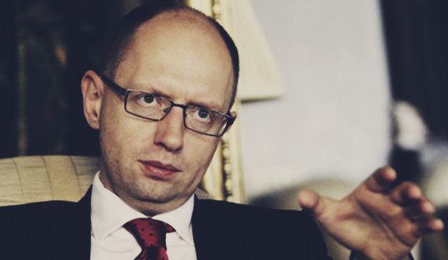 Мало грошей: Яценюк хоче знов переглянути тарифи на ЖКГ (ВІДЕО)