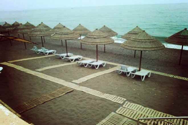 Порожні пляжі і захмарні ціни: як чекають курортного сезону в Криму (ВІДЕО)