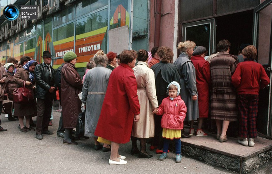 Назад у СРСР: у Росії знову з’являться продовольчі картки (ВІДЕО)