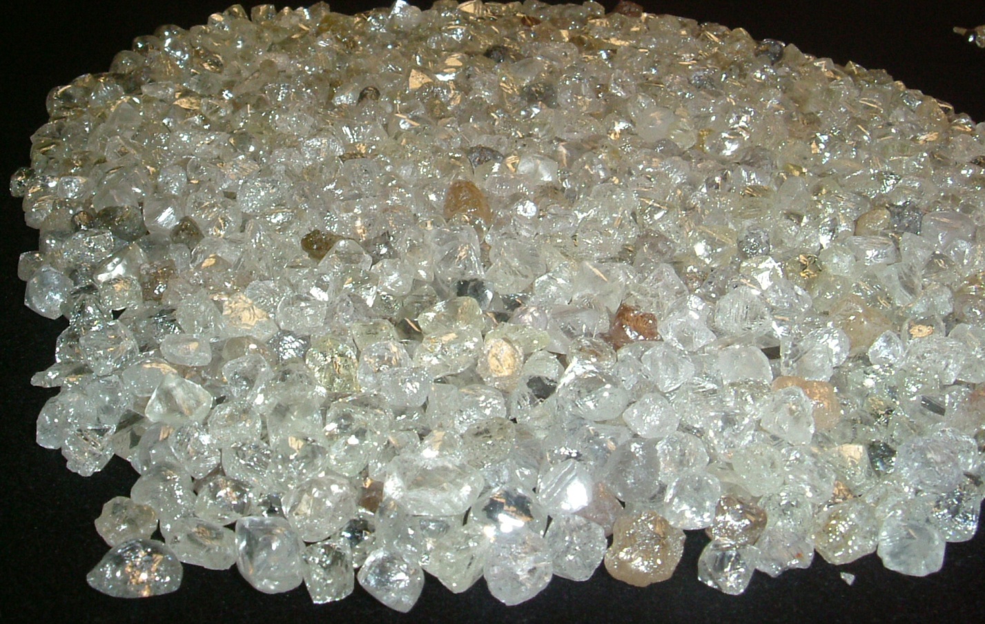 У Росії зі спецфондів вкрали алмазів на півмільйона доларів