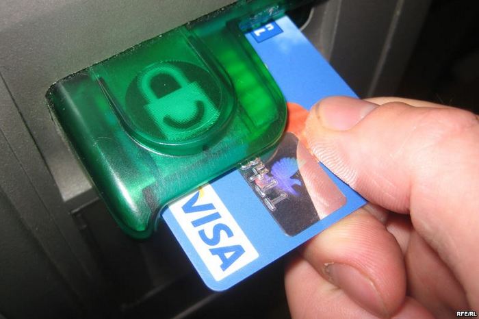 Visa з 1 жовтня не обслуговуватиме операції за картками російських банків