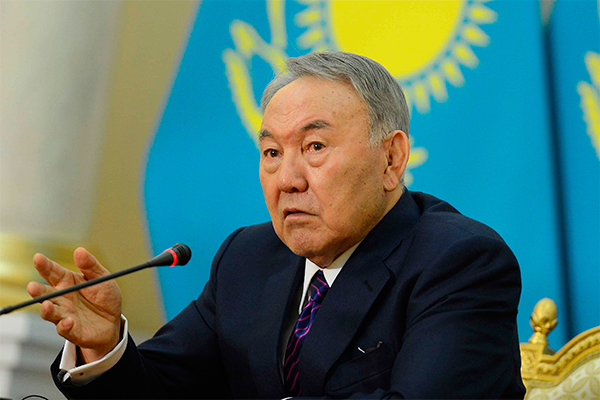 Назарбаєв заявив, що країна не повернеться до підтримки курсу тенге