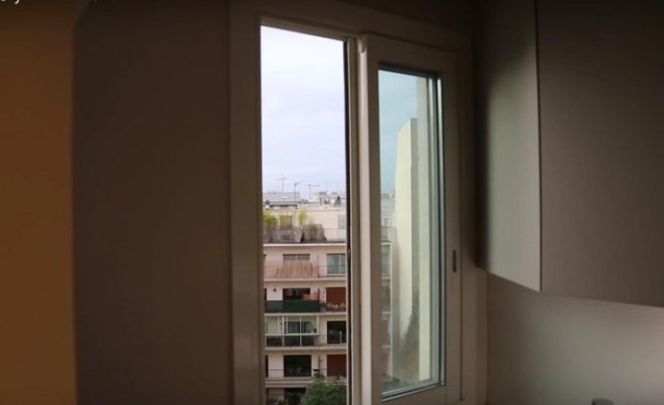 Цьому парижанинові дуже хотілося бачити Ейфелеву вежу з вікна (+ФОТО)