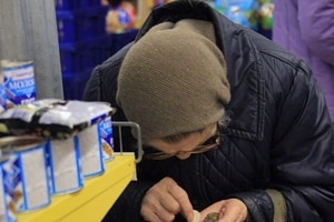 “Копи змолоду, а то здохнеш з голоду”: на що вистачає середньої пенсії в Україні (ФОТО)