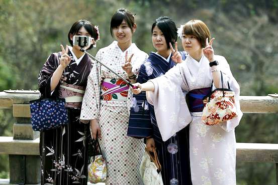 «Самураи со смартфонами»: японцы сняли необычную социальную рекламу (ВИДЕО)