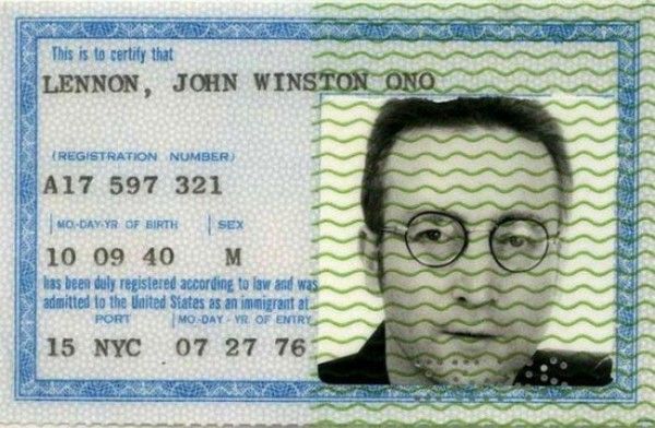 Як виглядали паспорти відомих людей (+ФОТО)