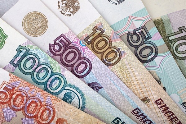 Російський рубль знову пробив дно