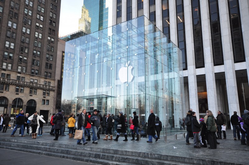 Єврокомісія може оштрафувати Apple на $8 млрд за несплату податків