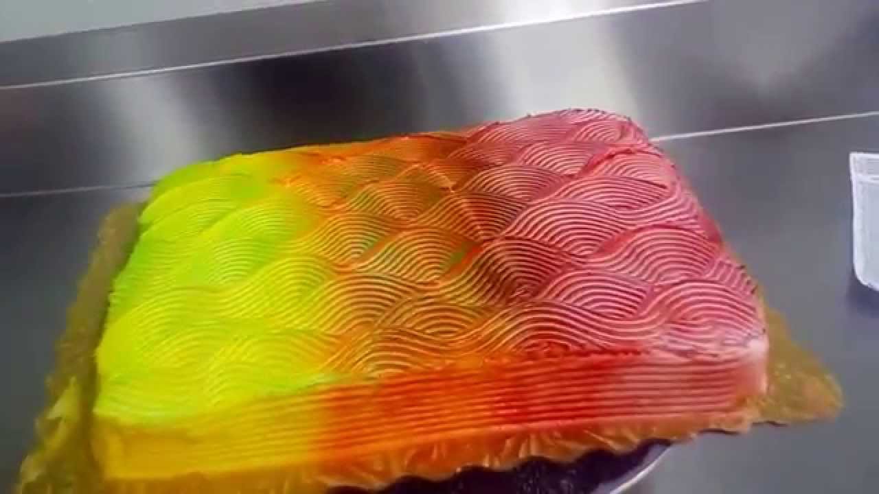 Удивительный торт, меняющий цвет на ваших глазах! (ВИДЕО)