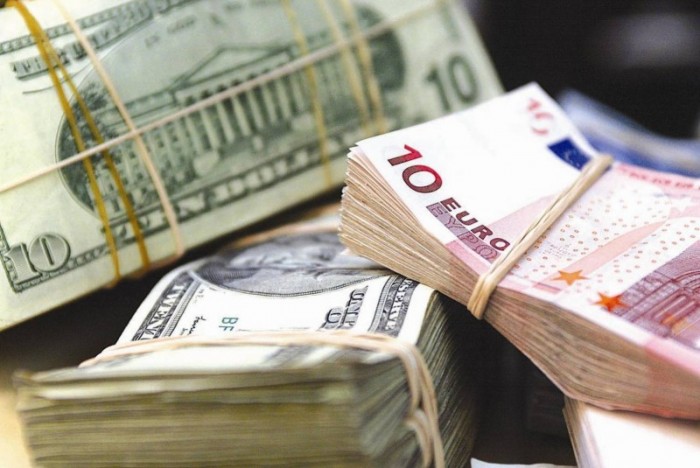 НБУ опустив національну валюту нижче 27 за долар
