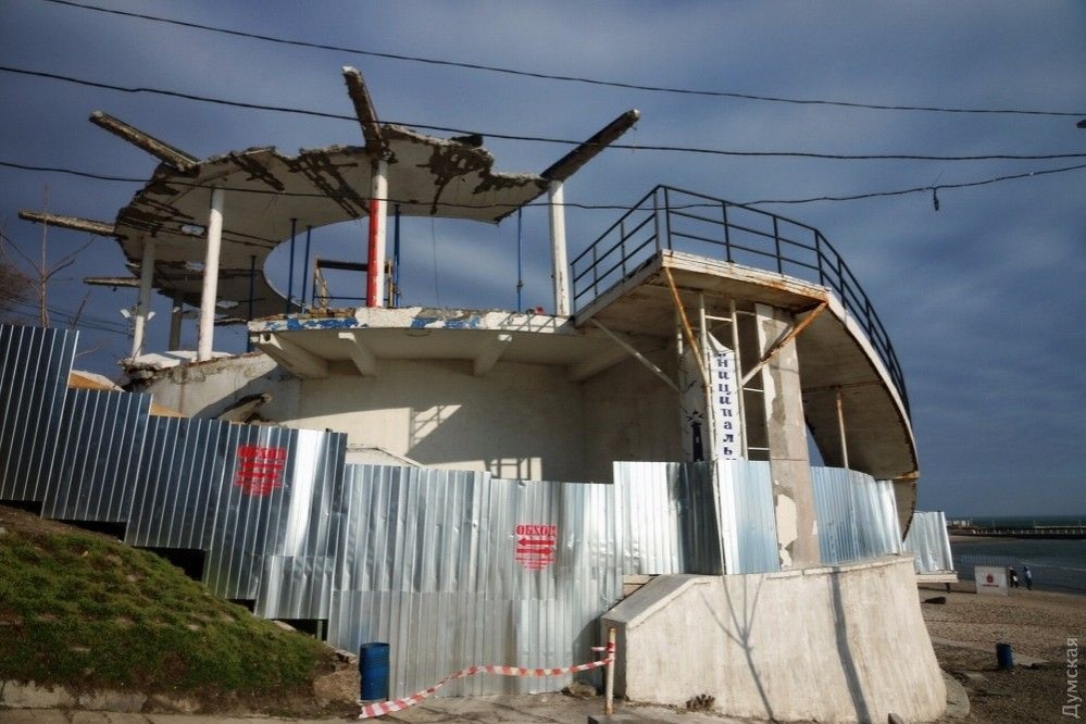 Будівельний скандал в Одесі: ротонду з “Золотого теляти” пустили під знесення