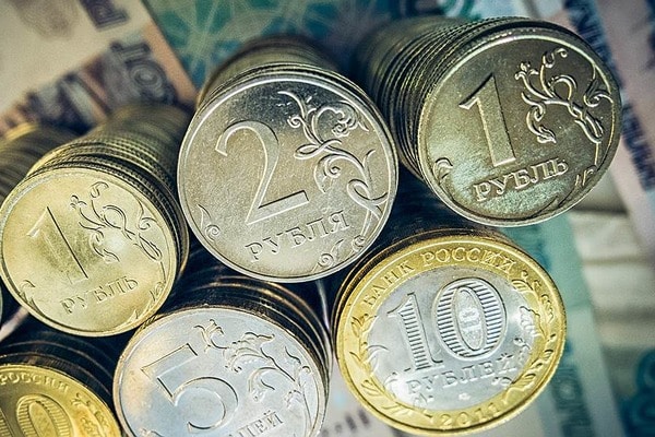 У Росії обвалився рубль і акції компаній