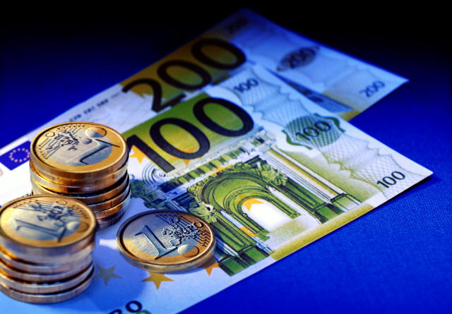 В НБУ пояснили, що робити з пошкодженими доларами і євро