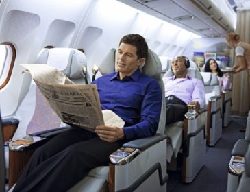 Чому краще сісти в літак останнім: корисні поради від стюардес