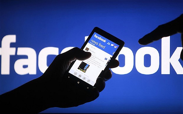 Facebook відключив платні послуги кримчанам