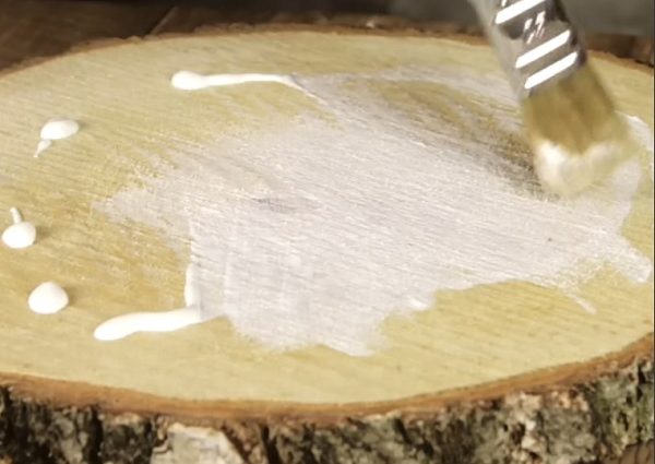 Він вилив крем для засмаги на шматок дерева і вже через 10 хвилин завмер від захвату! (ФОТО)