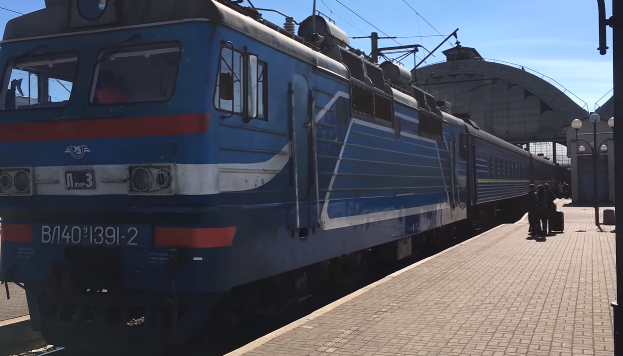 Реформа Укрзалізниці: від електронних квитків до вагонів-автомобілевозів