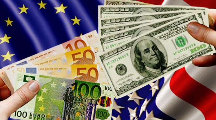Курс долара в Україні повернувся до зростання, а євро – завмер