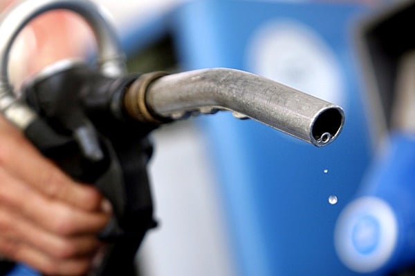 На українських АЗС злетіли ціни на бензин