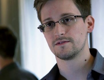 Сноуден розробляє чохол для смартфонів, що захищає від стеження
