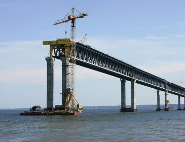 Російські будівельники Керченського мосту уже два місяці сидять без зарплат
