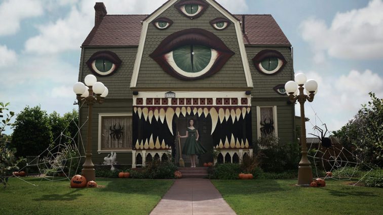 Митець перетворив дім батьків в найкрутіший будинок з привидами (фото)