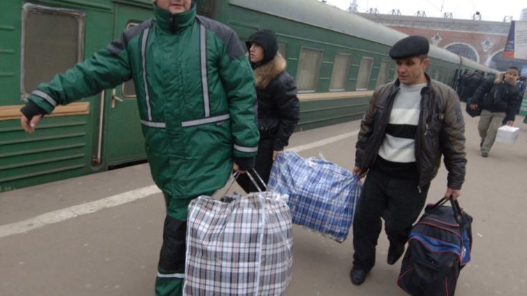 Українські заробітчани прощаються з Росією