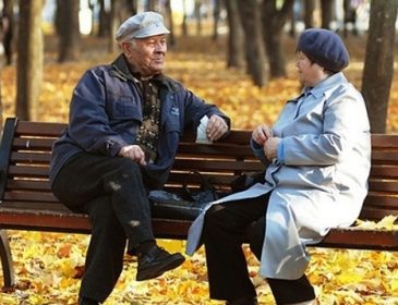 Українських пенсіонерів змусять працювати довше