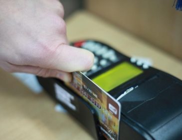 Смартфони замінять готівку в українських магазинах