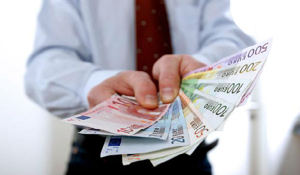 Українців запевняють, що їхня середня заробітня плата 8586 гривень