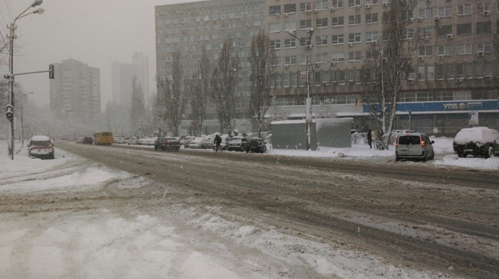 Через снігопад в Києві буде заборонено рух в’їзд для вантажівок і будуть евакуювати авто