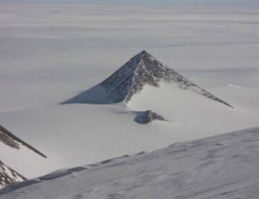 В Антарктиді відтанули піраміди древньої людської цивілізації
