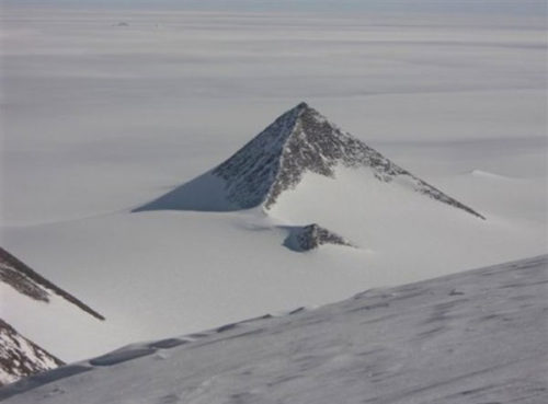 В Антарктиді відтанули піраміди древньої людської цивілізації