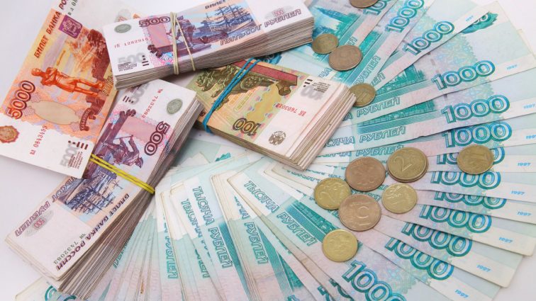 В Україну хлинули російські гроші
