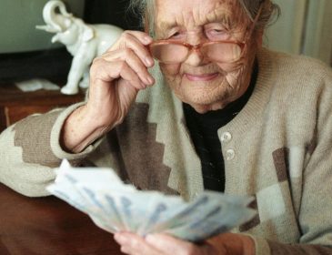 Стало відомо, коли українцям підвищать пенсію