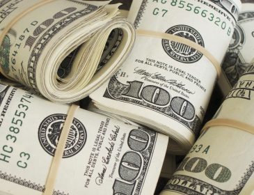 Експерт пояснив, чому так стрімко росте долар США