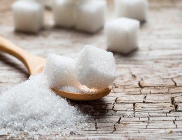 Гривня падає, цукор підскакує в ціні, чого чекати далі?