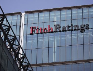 Fitch знизило рейтинг ПриватБанку до “RD”