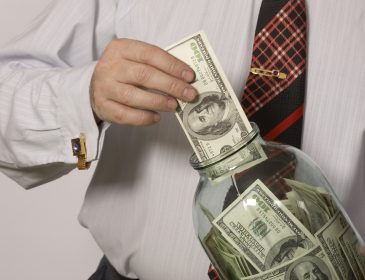 “Оцінки Кабміну – занижені!”: економіст робить прогнози щодо долара