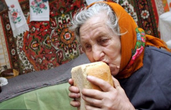 Сумні реалії: що можуть собі дозволити українські пенсіонери?