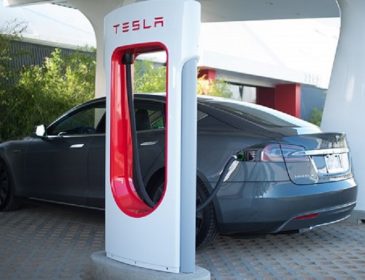 Tesla планує відкрити в Україні заправки Supercharger