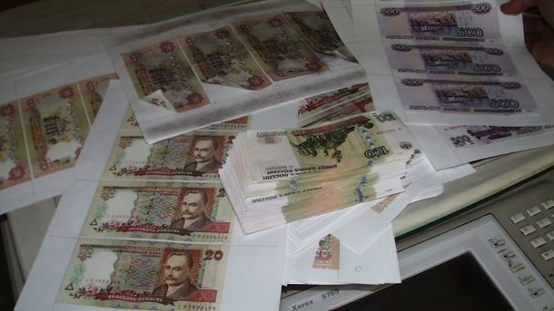 Росія ввела обмеження на грошові перекази до України