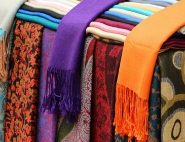 Психологія яскравих шарфів: те, як ви їх зав`язуєте, багато про вас розповість
