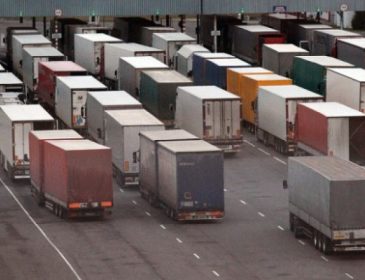 Зелене світло вантажівкам: Влада змінила правила дорожнього руху