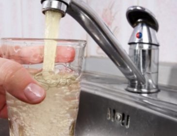 Чому українці змушені пити брудну воду