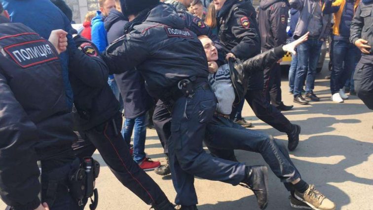 Антипутінські протести в Пітері: десятки затриманих (фото)