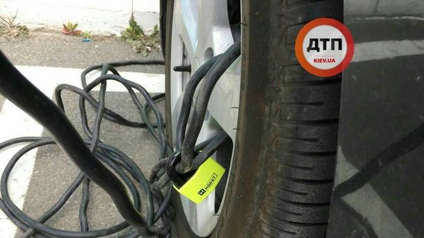 ФОТОФАКТ. Український водій “підірвав” мережу своїм винаходом проти злодіїв