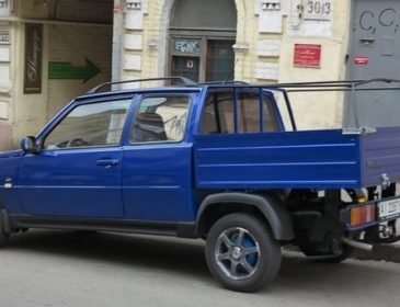 ФОТОФАКТ. На дорогах України помітили унікальну “Таврію”