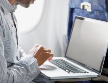 США вирішили не забороняти ноутбуки в літаках – ЗМІ